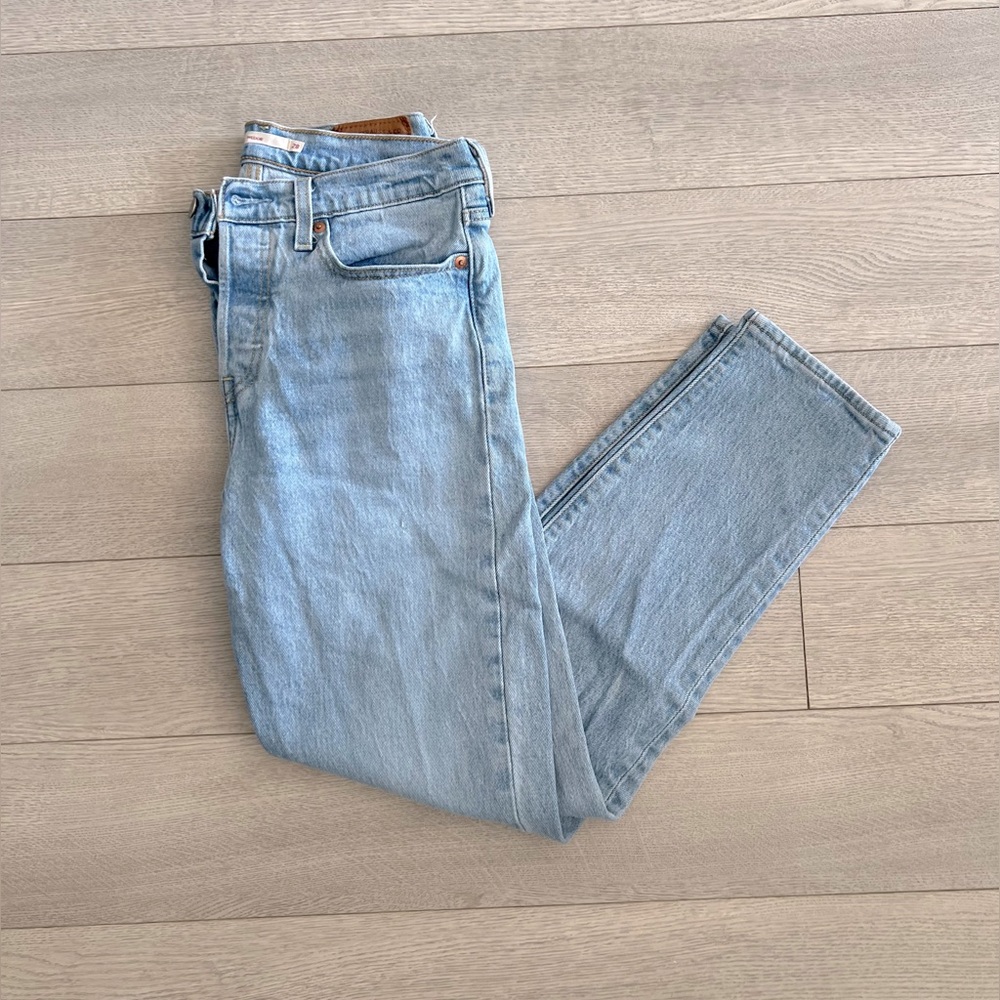 Levi’s premium wedgie fit jeans!